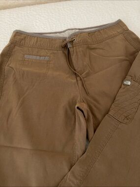 The North Face Women's Brown Capris with Zipper and Drawstring Waist